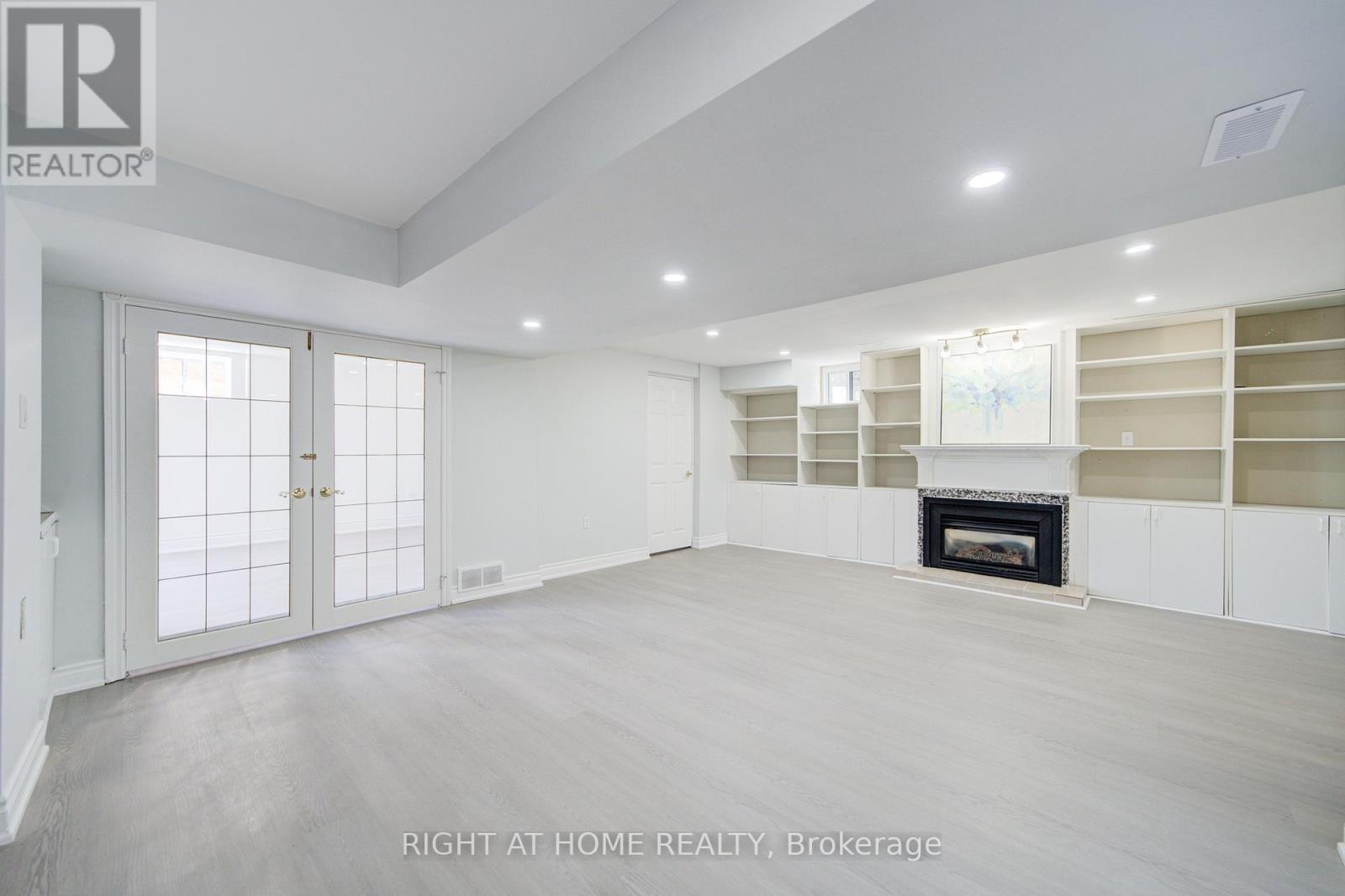 326 Jaybell Grove Property Photo 12