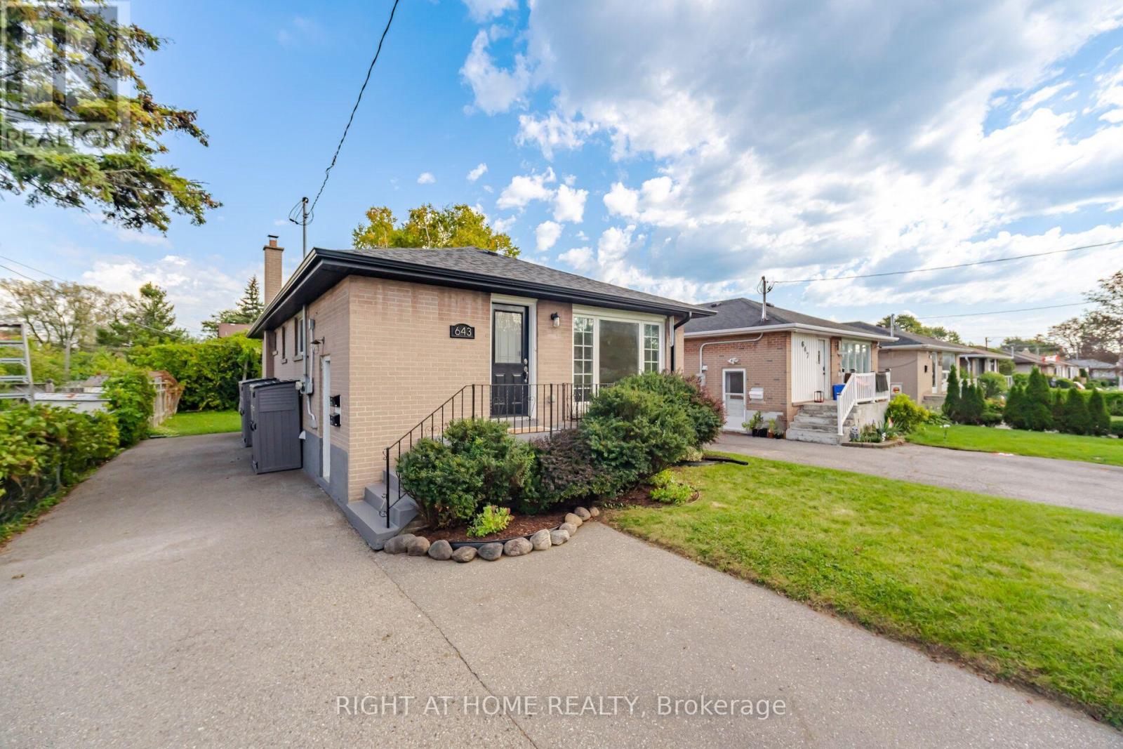 643 Perry Crescent Property Photo 4