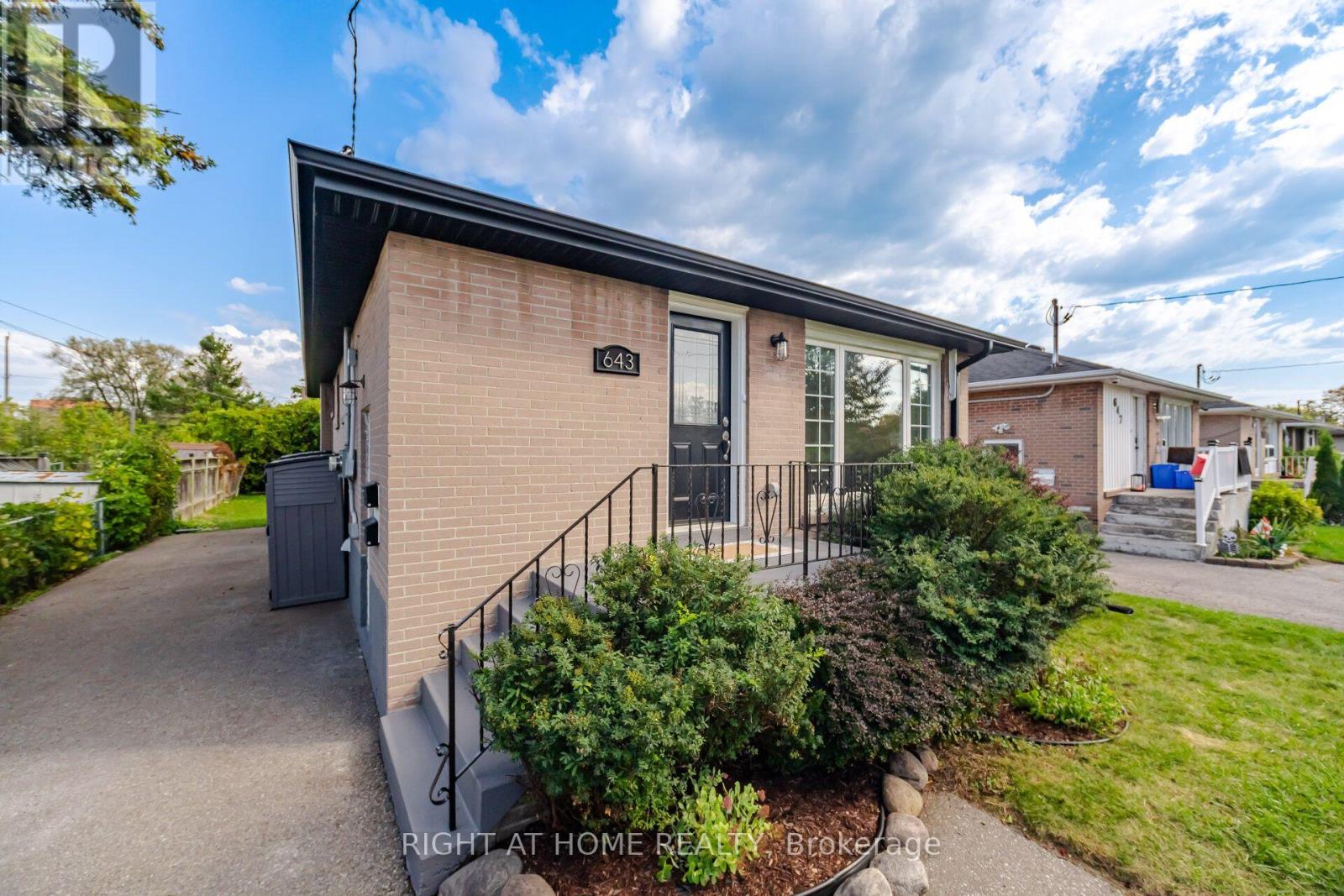 643 Perry Crescent Property Photo 6