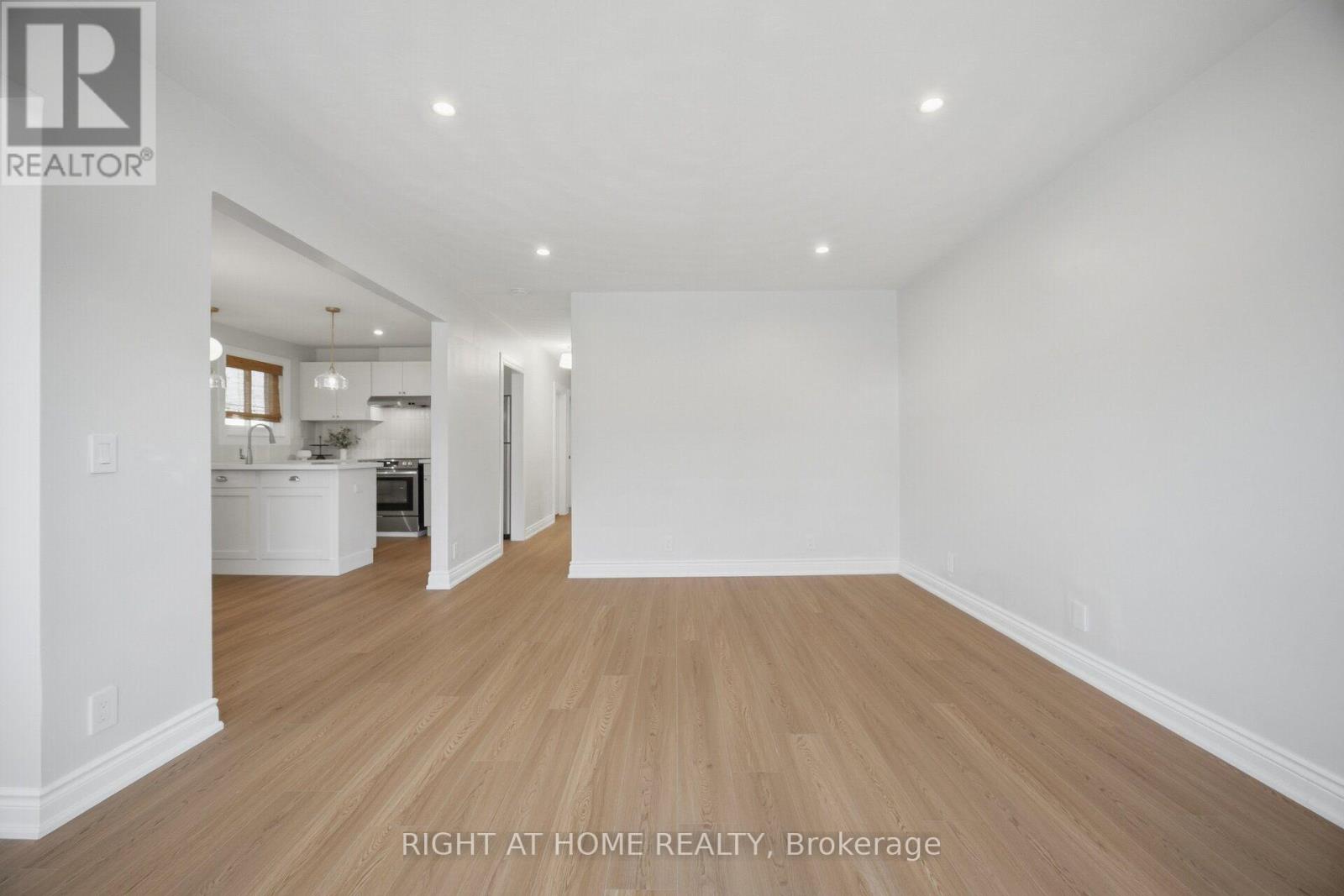 643 Perry Crescent Property Photo 10