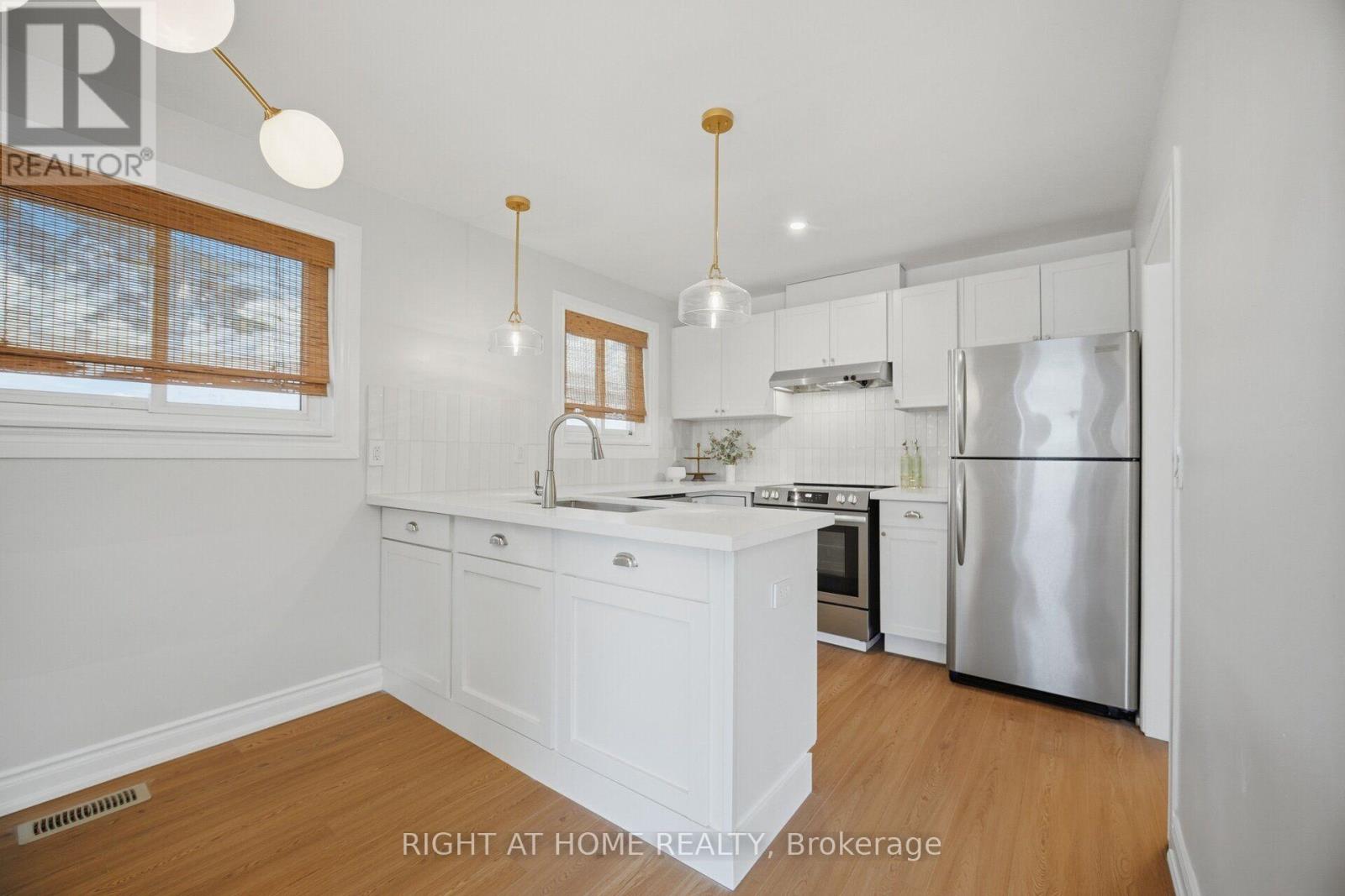 643 Perry Crescent Property Photo 14