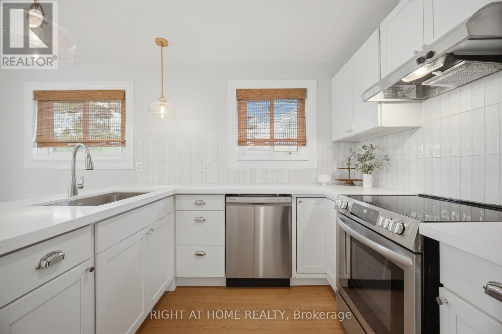 643 Perry Crescent Property Photo 15