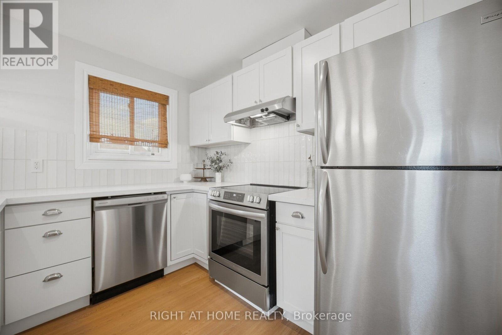 643 Perry Crescent Property Photo 17