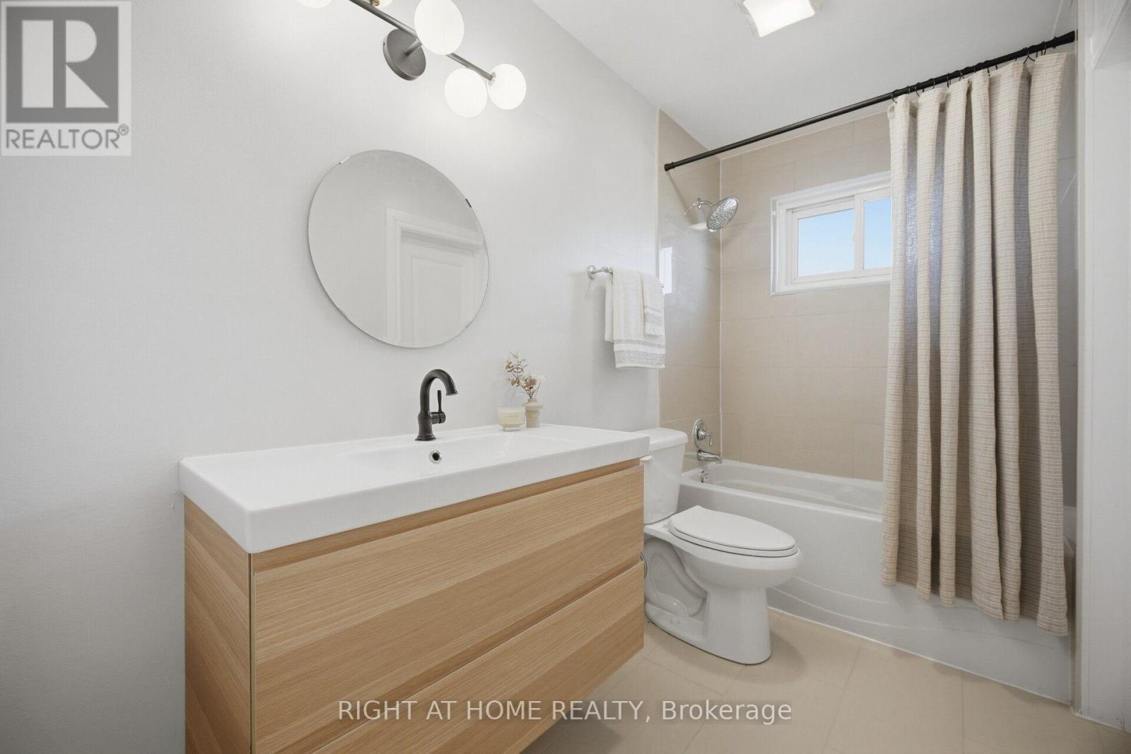 643 Perry Crescent Property Photo 22