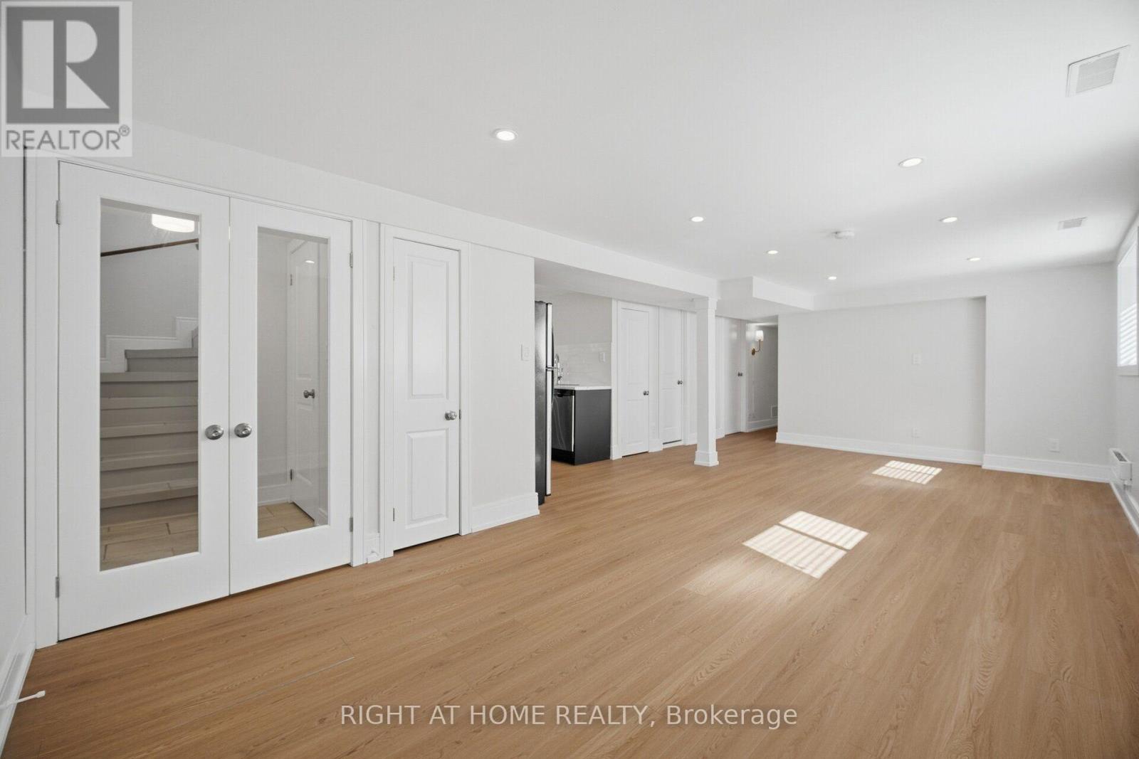 643 Perry Crescent Property Photo 25