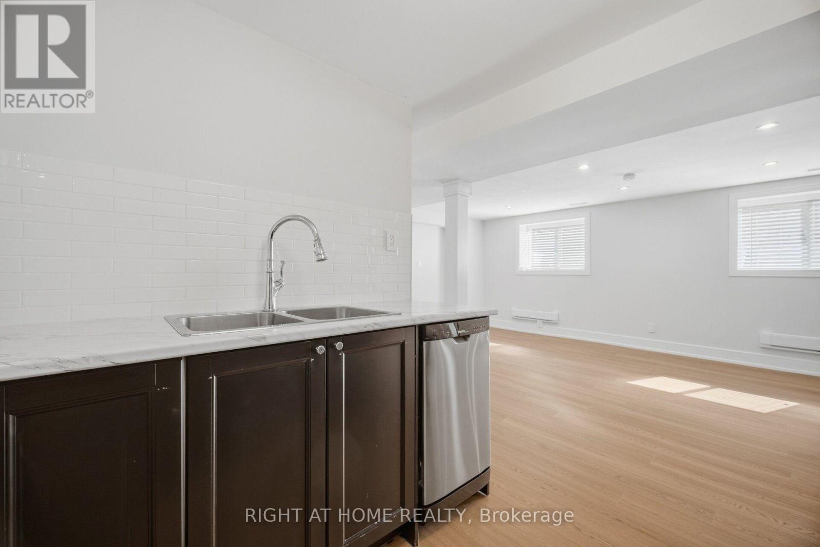 643 Perry Crescent Property Photo 27