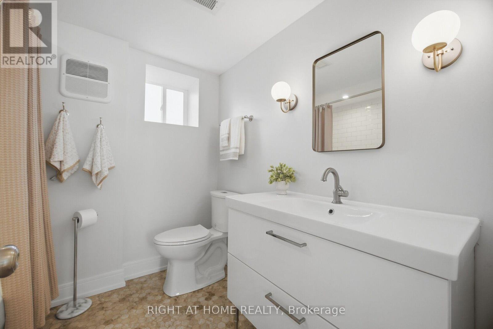 643 Perry Crescent Property Photo 30