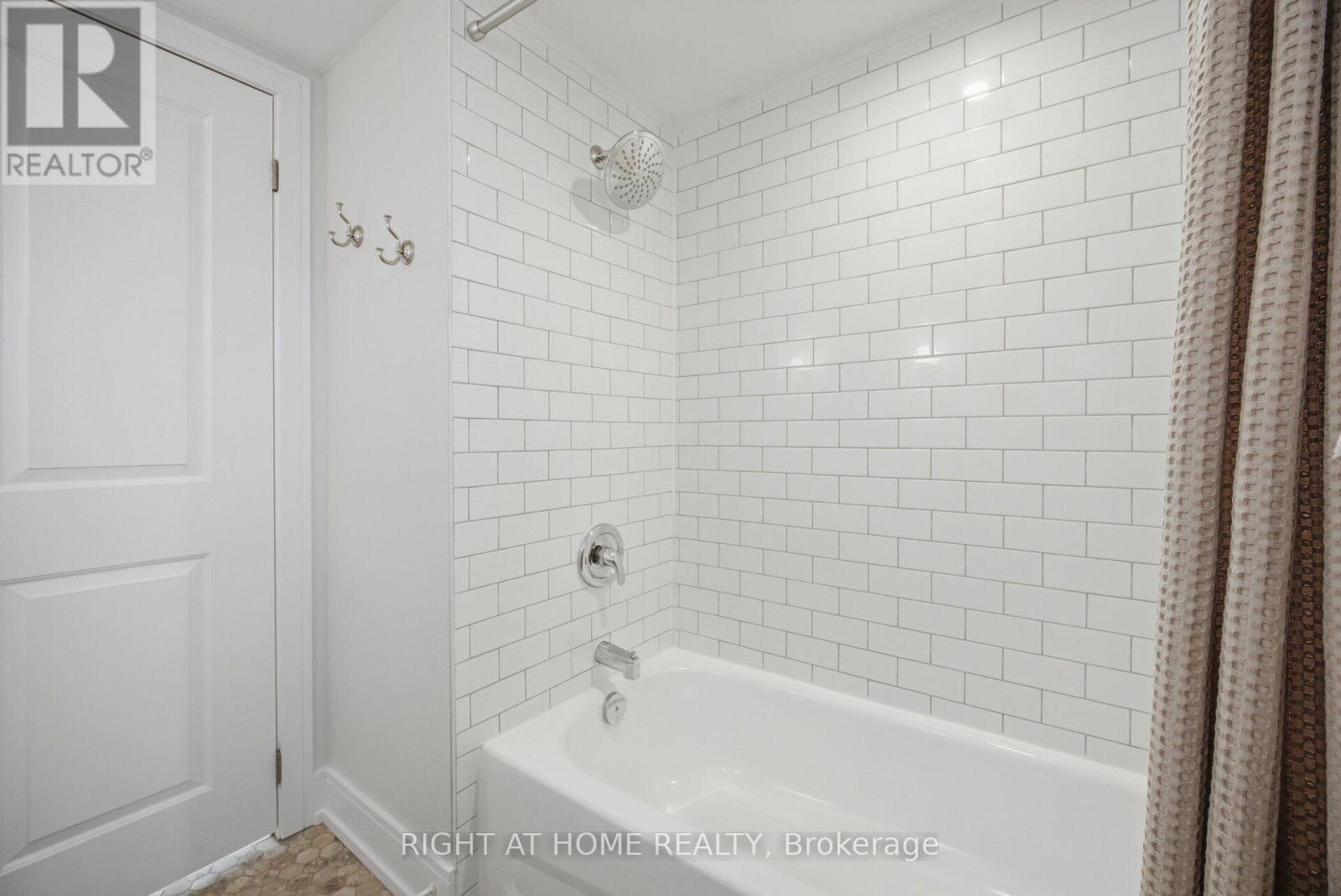 643 Perry Crescent Property Photo 31