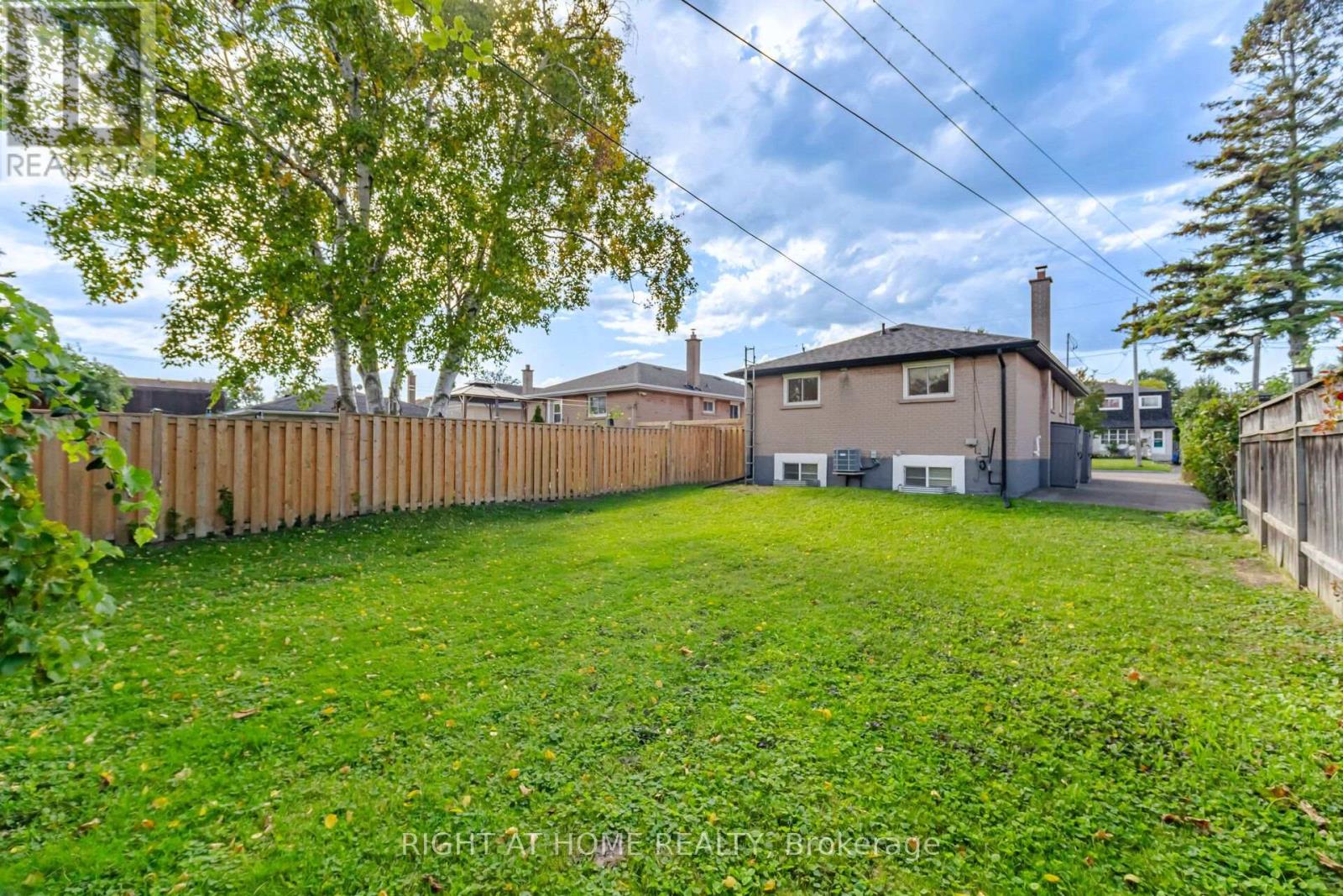 643 Perry Crescent Property Photo 39