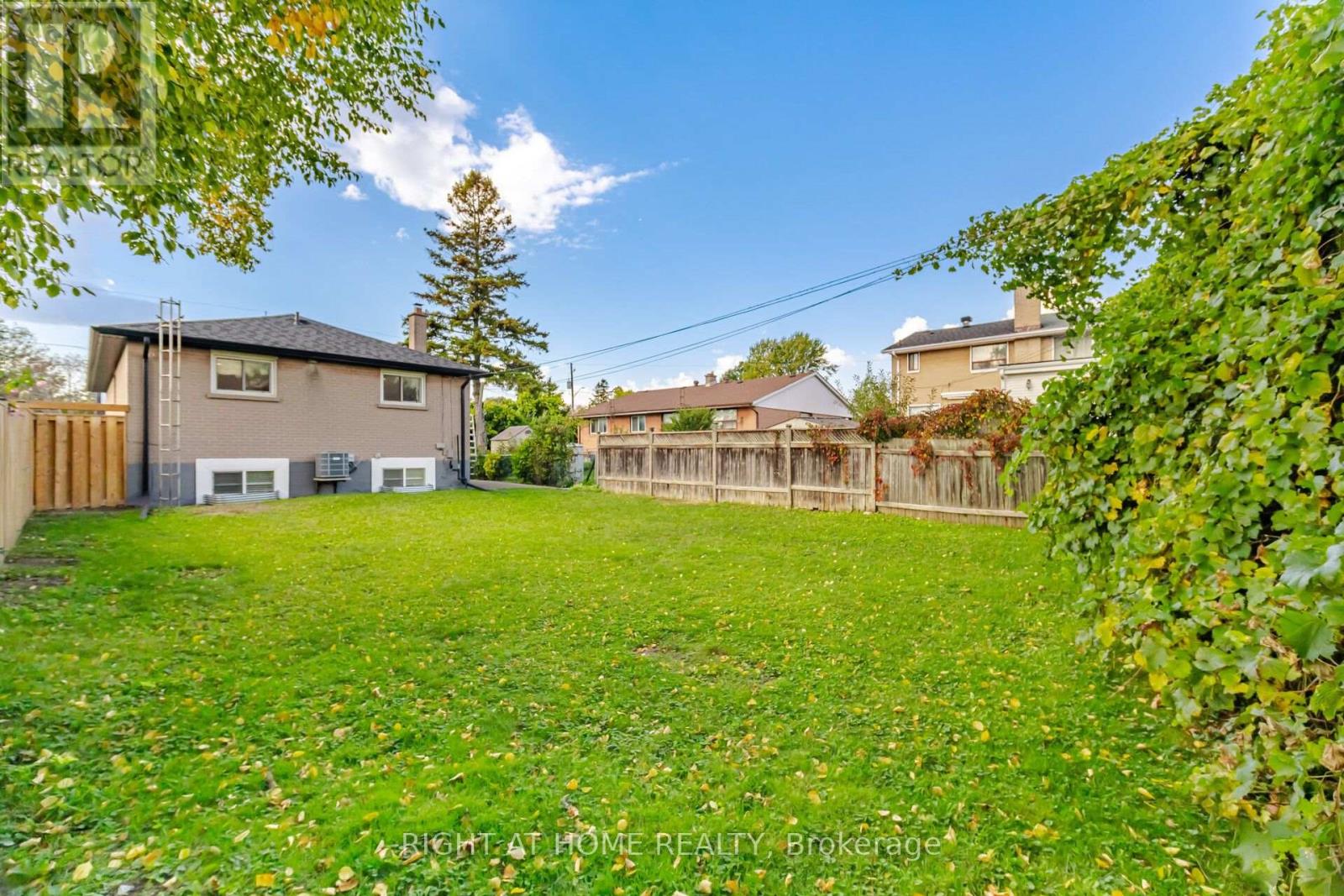 643 Perry Crescent Property Photo 40