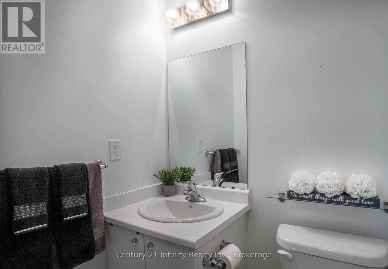 4 Dunsley Way Property Photo 15
