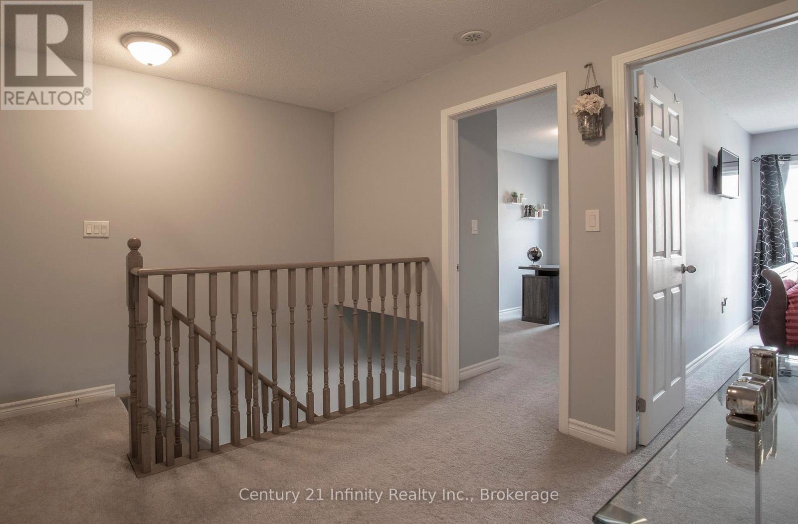 4 Dunsley Way Property Photo 19