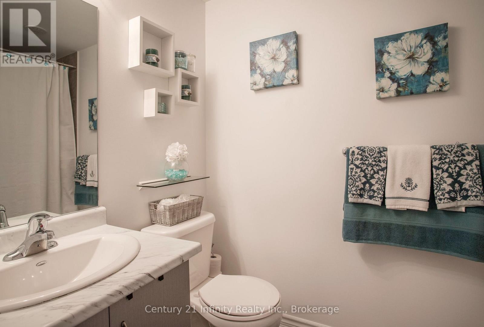4 Dunsley Way Property Photo 23