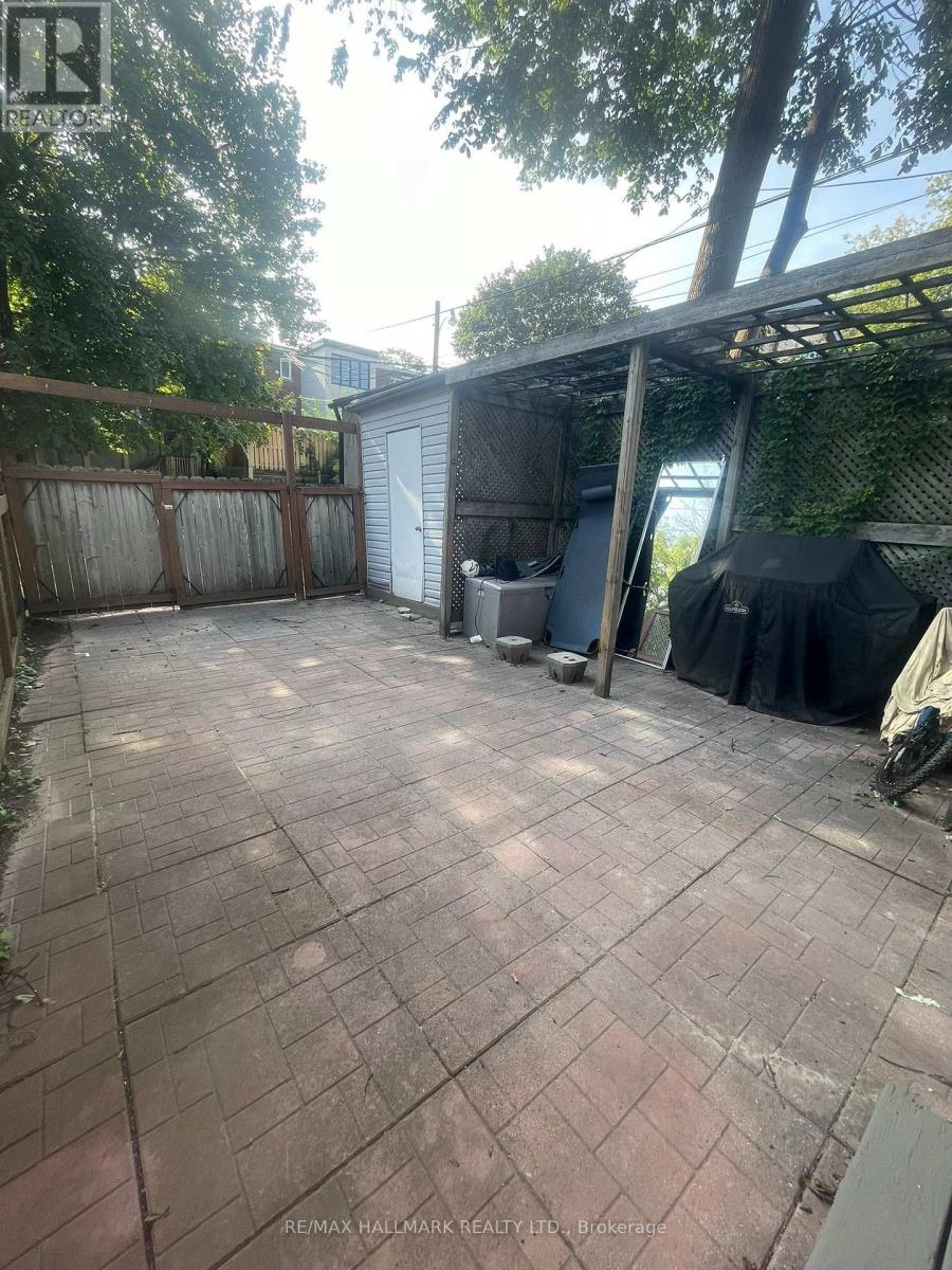 372 Woodbine Avenue Property Photo 8