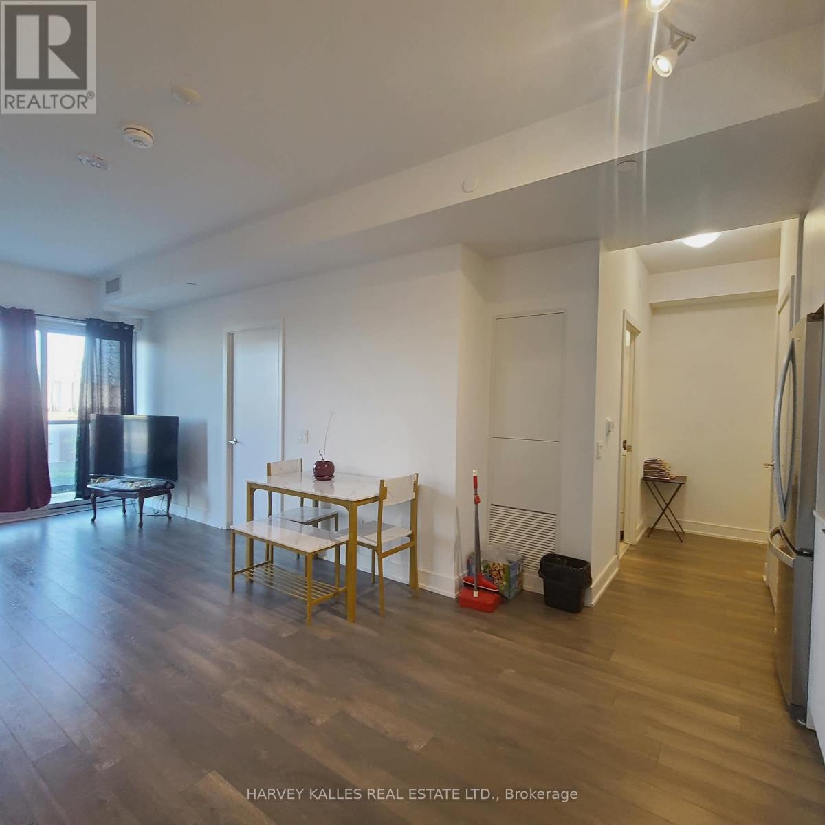 323 - 1350 Ellesmere Road Property Photo 2