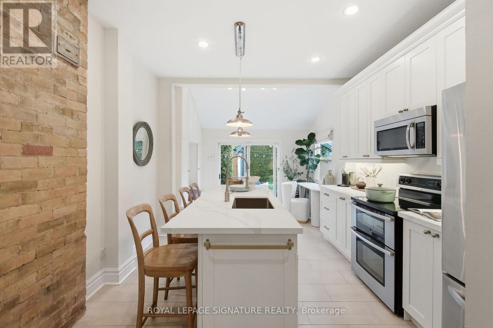 170 Broadview Avenue Property Photo 1
