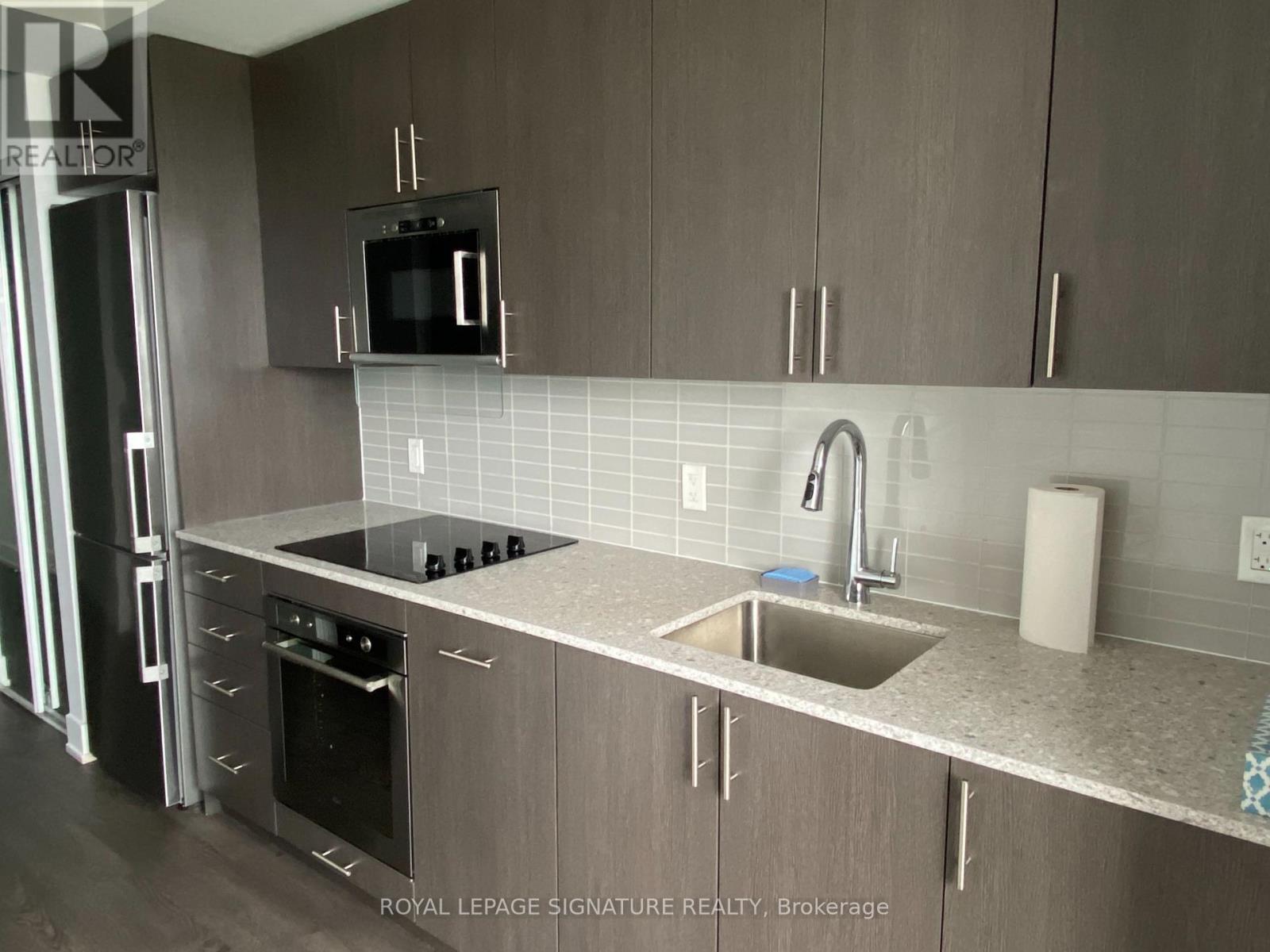 2003 - 2550 Simcoe Street N Property Photo 5