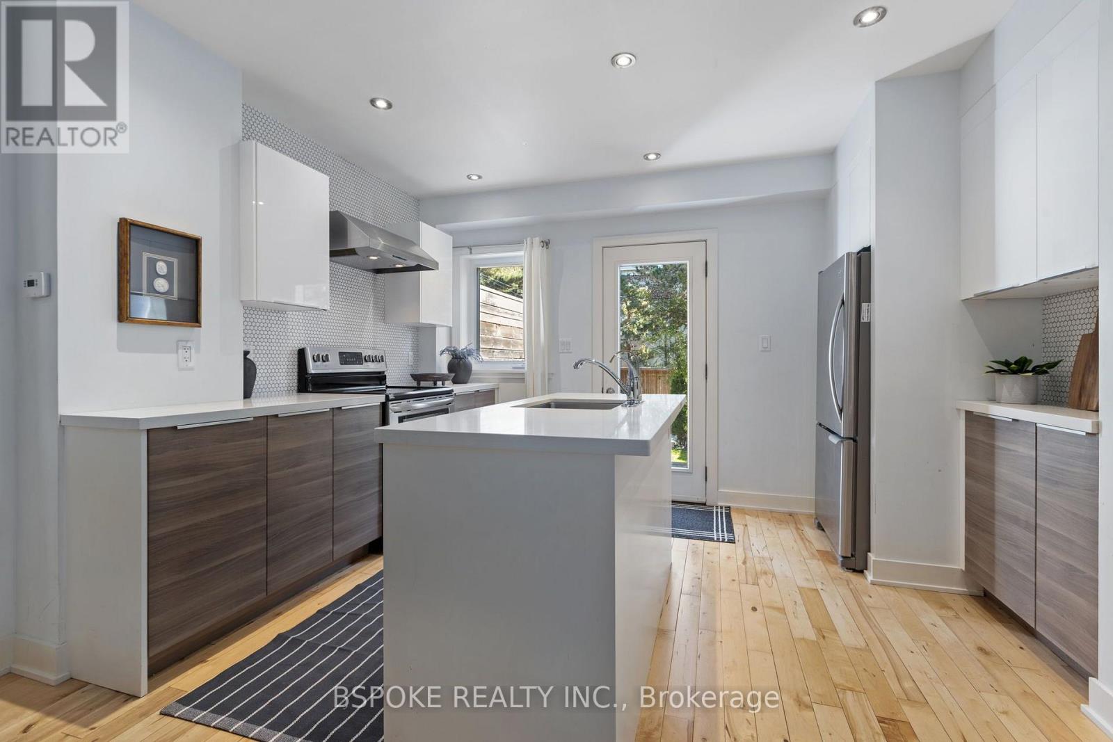 389 Coxwell Avenue Property Photo 10