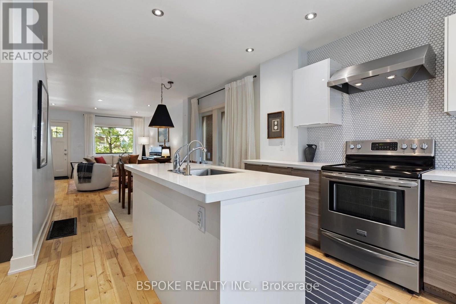 389 Coxwell Avenue Property Photo 13