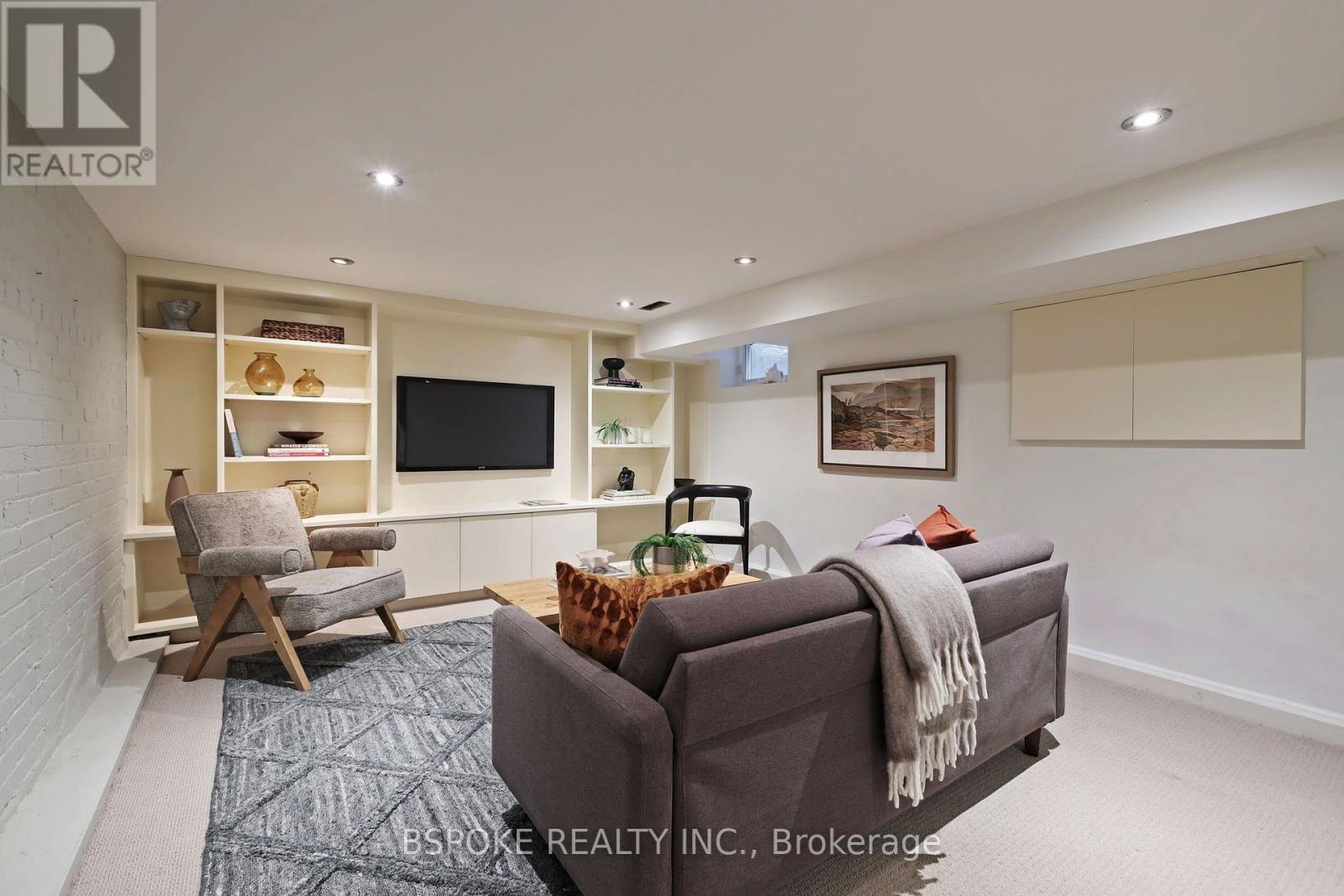 389 Coxwell Avenue Property Photo 21