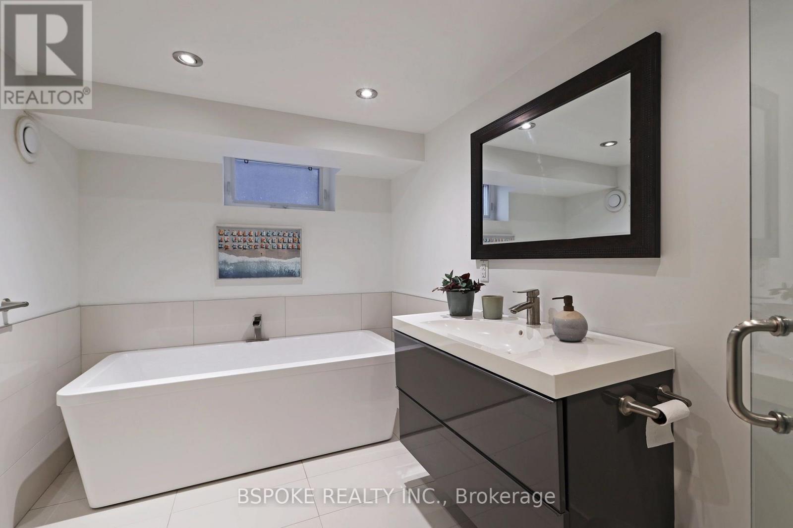 389 Coxwell Avenue Property Photo 23