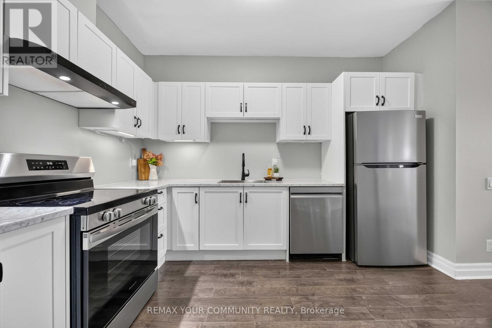101 - 44 Bond Street W Property Photo 4
