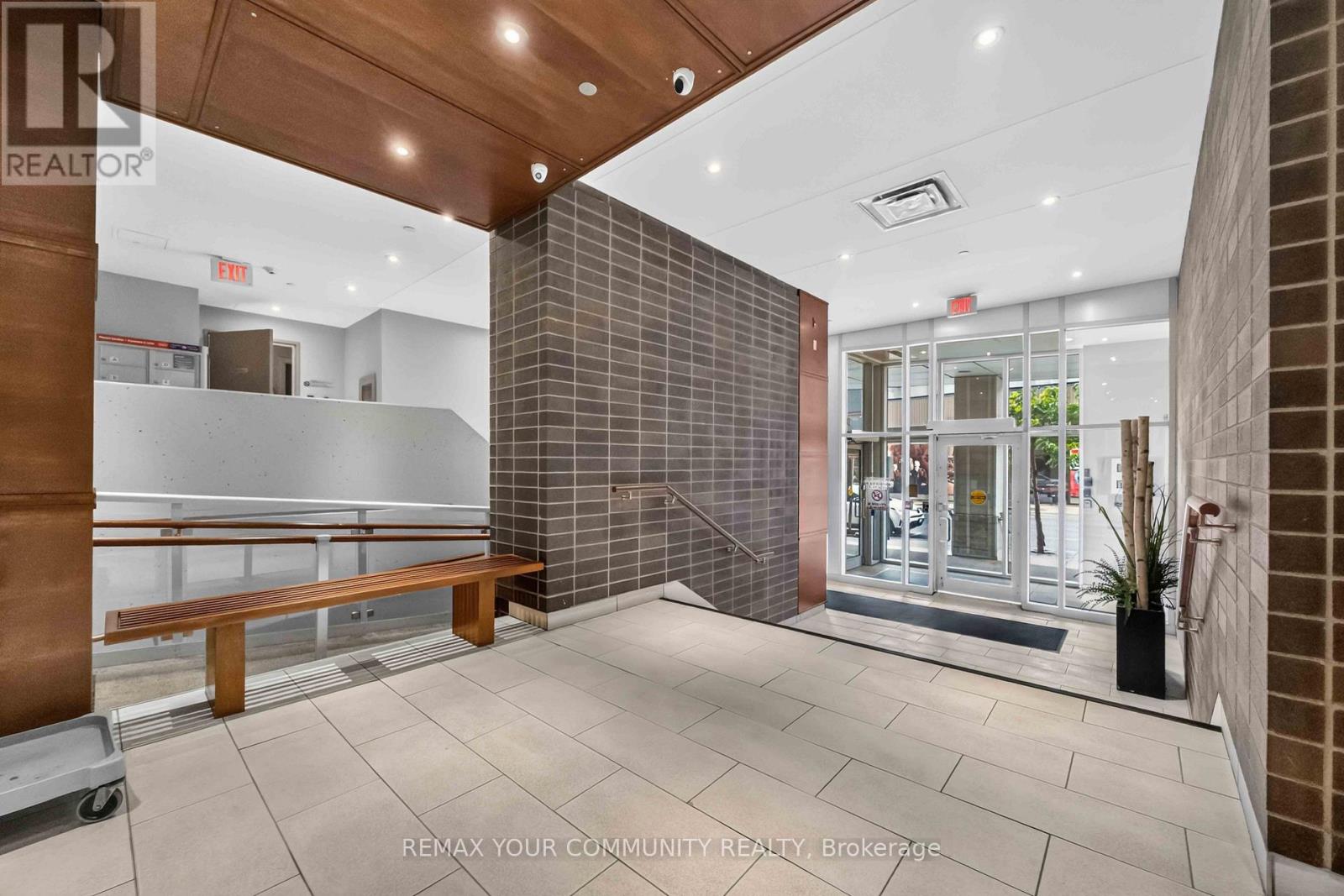 101 - 44 Bond Street W Property Photo 8