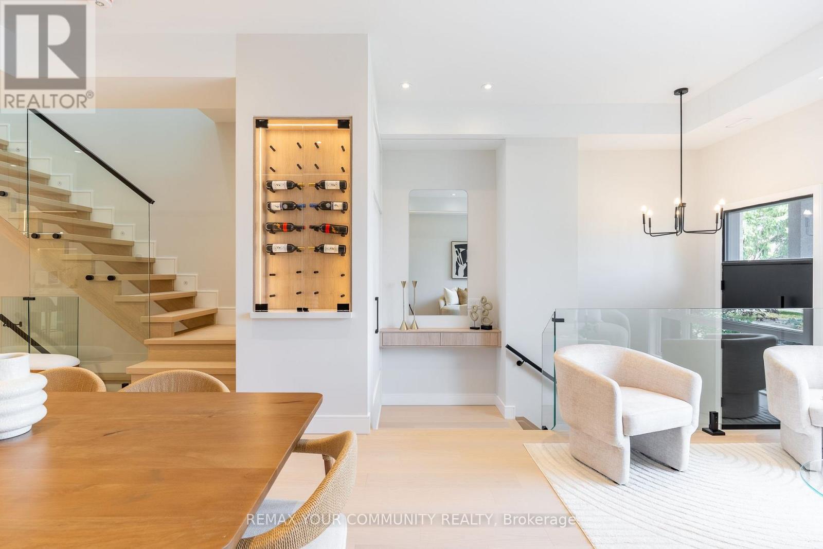 281 Queensdale Avenue Property Photo 4