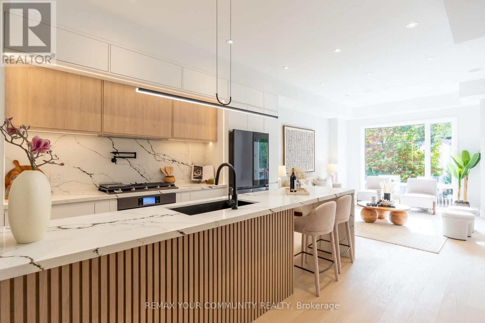 281 Queensdale Avenue Property Photo 12