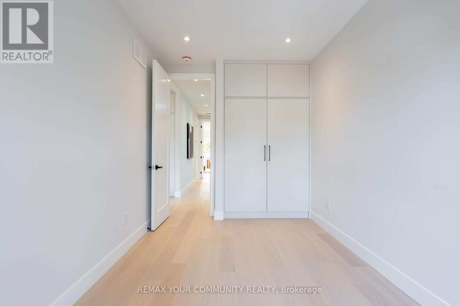 281 Queensdale Avenue Property Photo 32