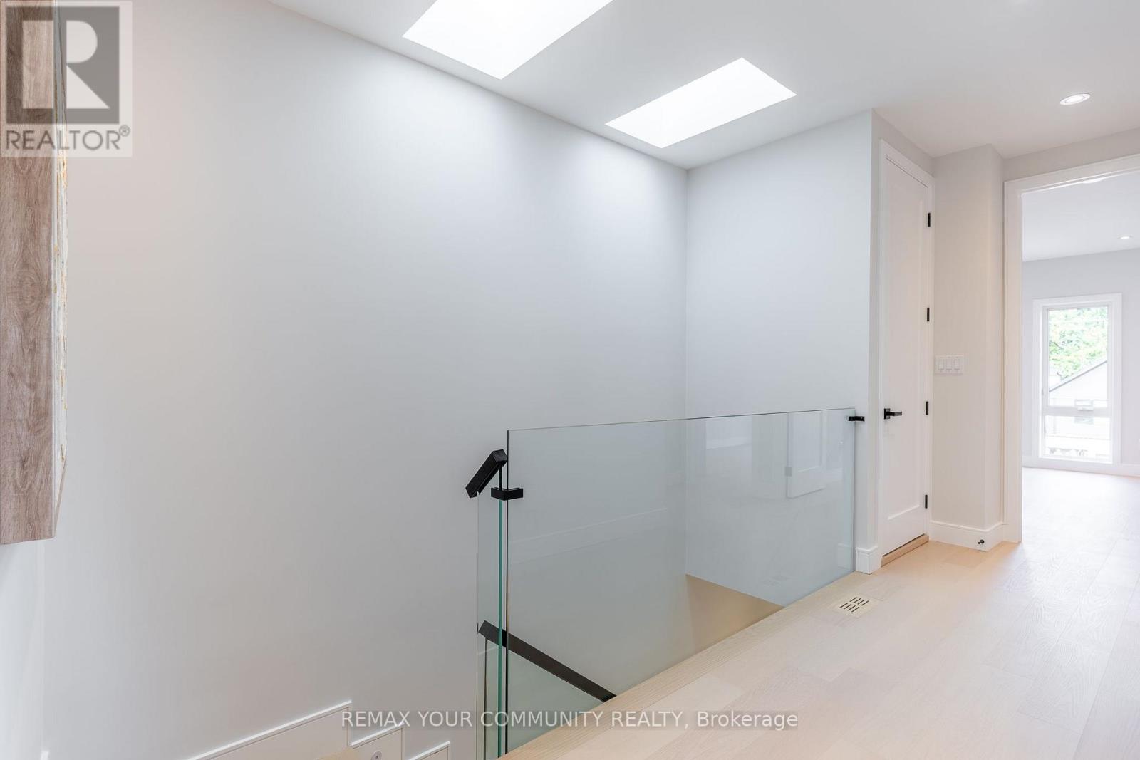 281 Queensdale Avenue Property Photo 37