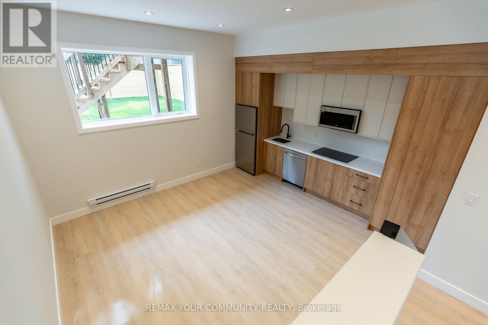 281 Queensdale Avenue Property Photo 42