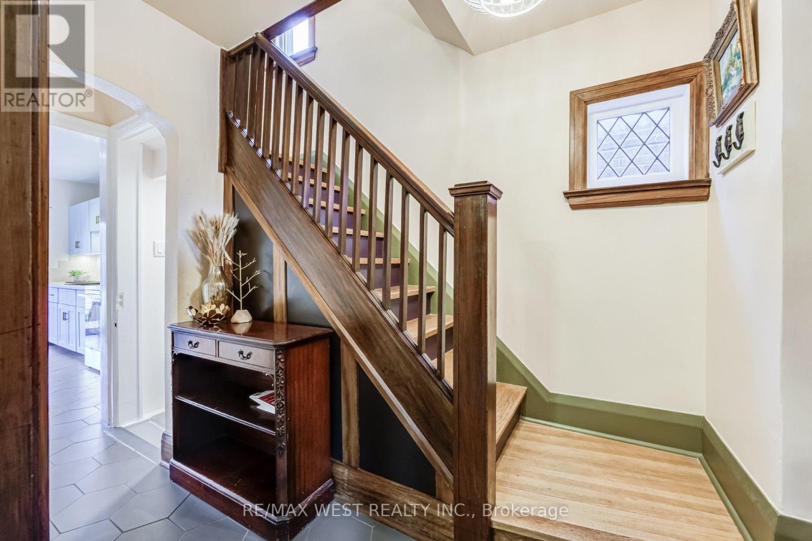258 O'connor Drive Property Photo 4