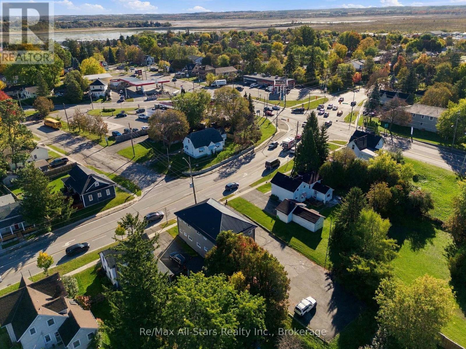 15054 Simcoe Street Property Photo 8