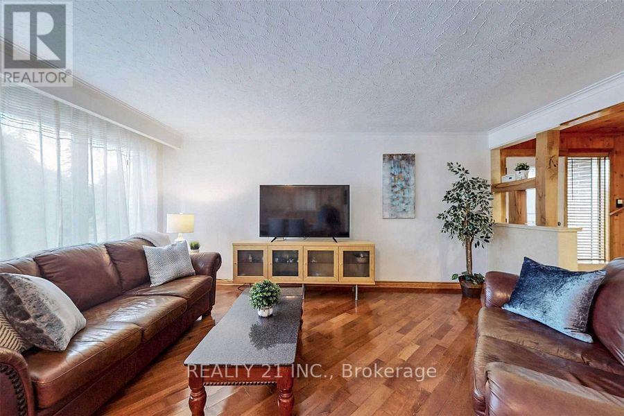 25 Knowlton Drive S Property Photo 5