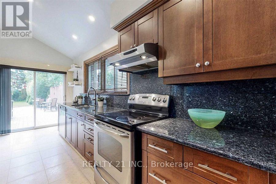 25 Knowlton Drive S Property Photo 9