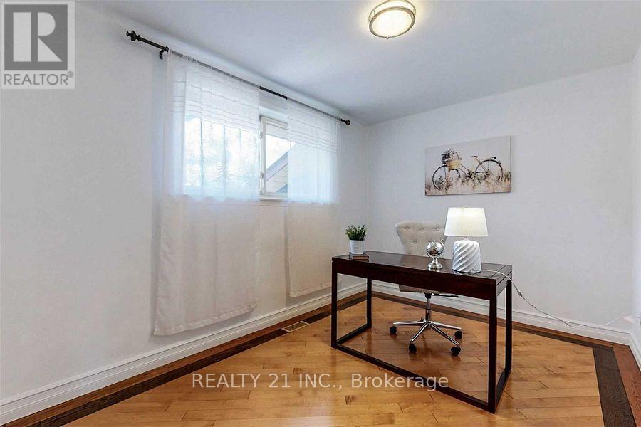 25 Knowlton Drive S Property Photo 11