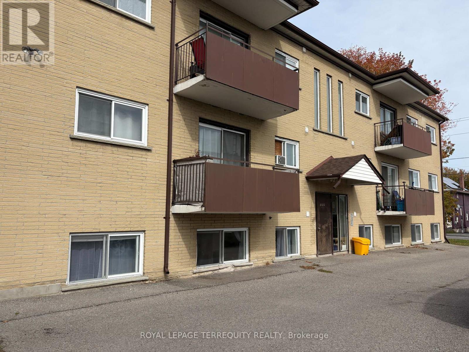101 - 200 Park Road N Property Photo 15