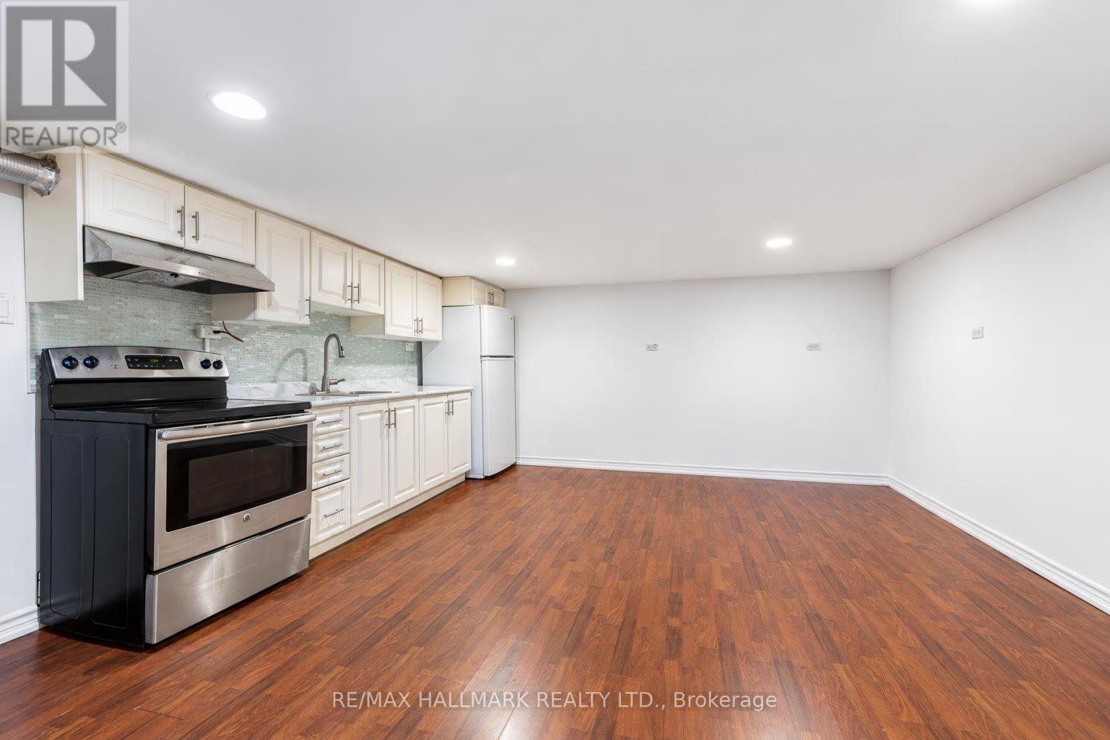 14 Saunders Road Property Photo 32