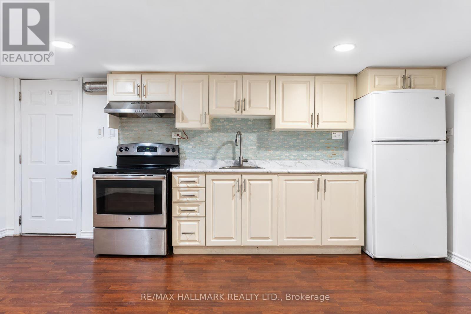 14 Saunders Road Property Photo 34