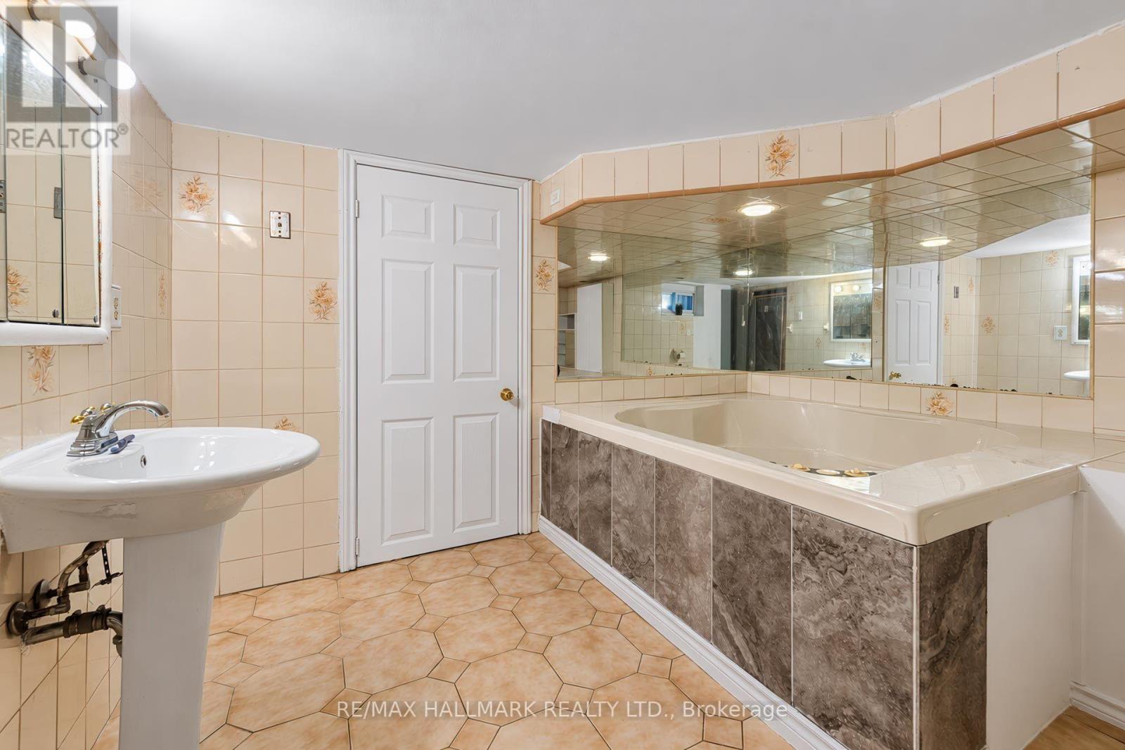 14 Saunders Road Property Photo 36