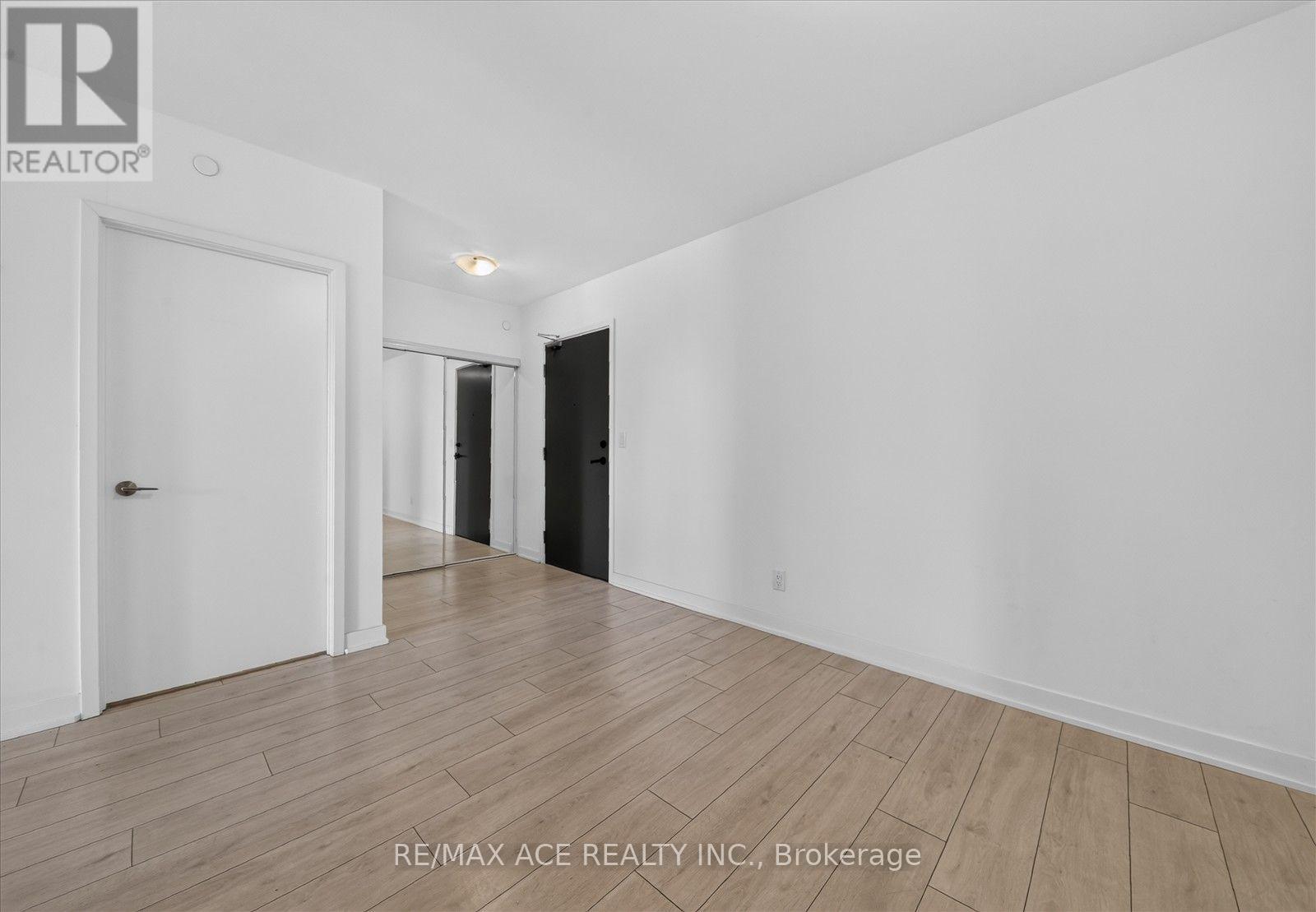 515 - 2033 Kennedy Road Property Photo 10