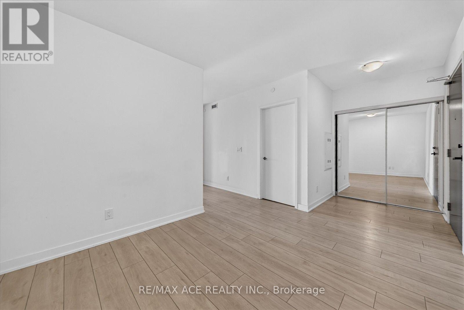 515 - 2033 Kennedy Road Property Photo 11