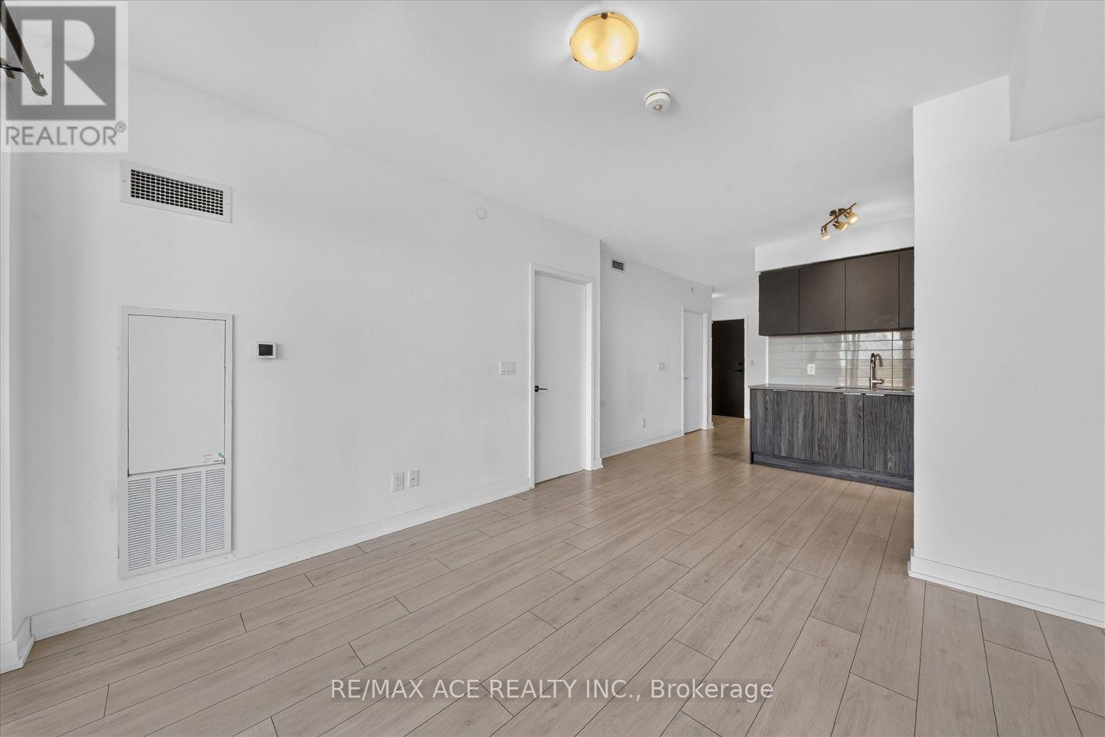 515 - 2033 Kennedy Road Property Photo 18