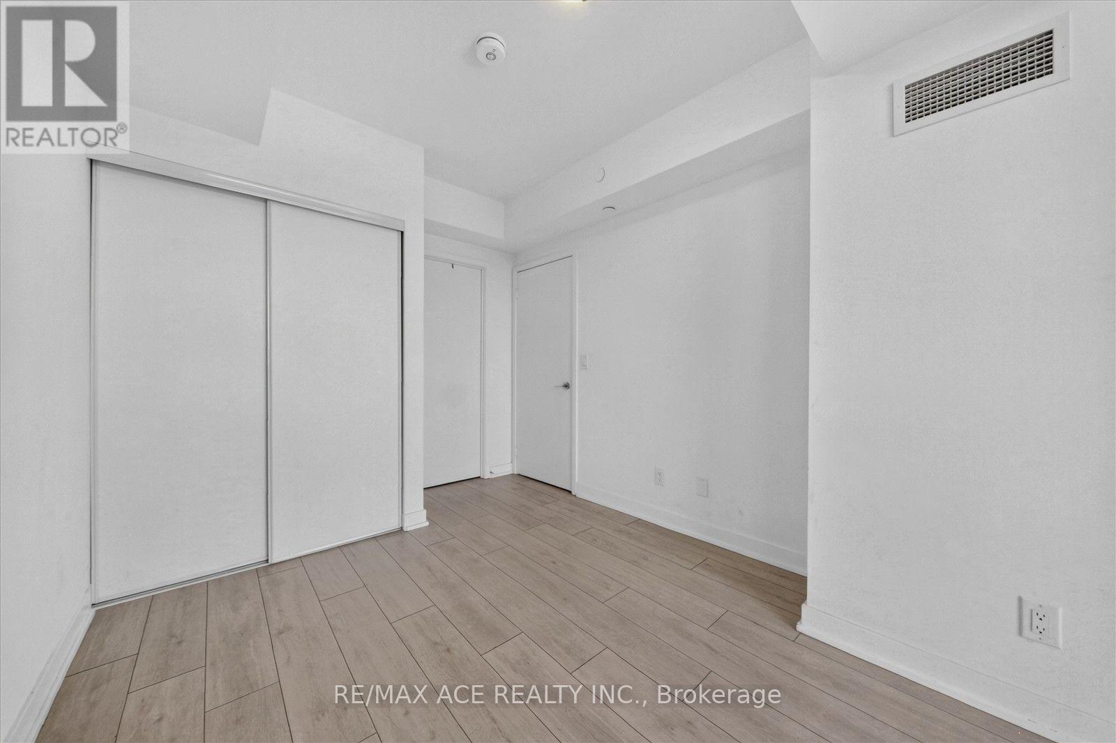 515 - 2033 Kennedy Road Property Photo 23