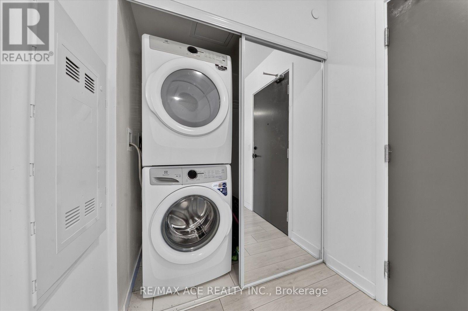 515 - 2033 Kennedy Road Property Photo 25