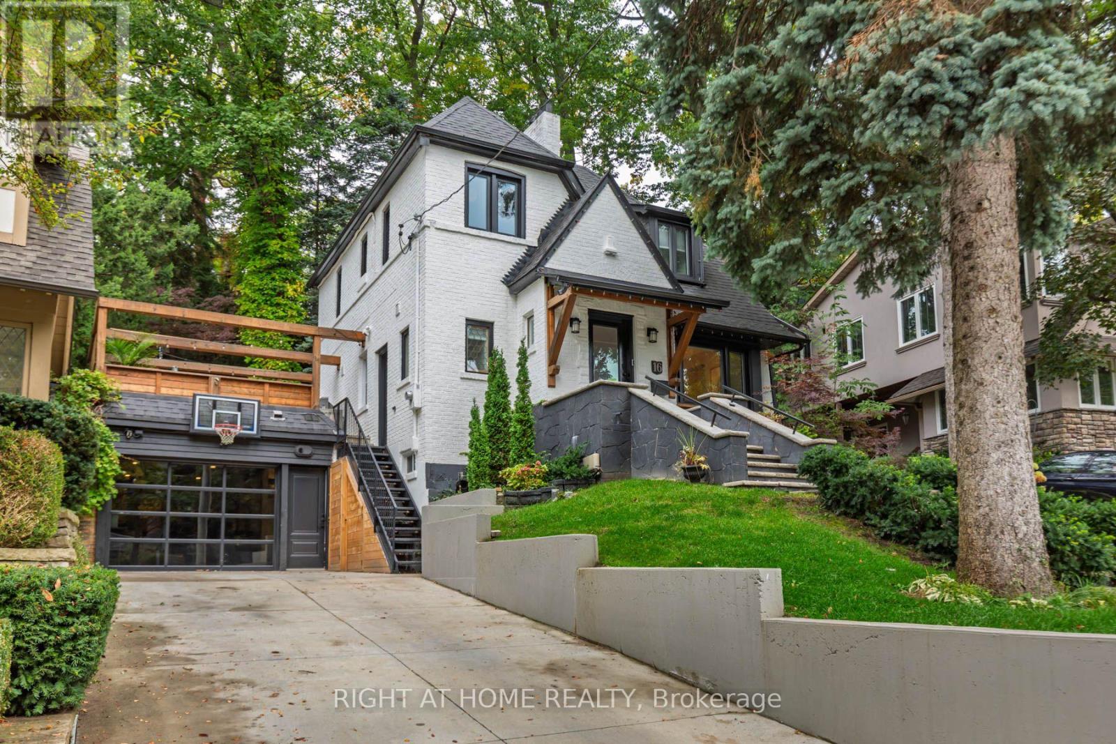 16 Pine Crescent Property Photo 2