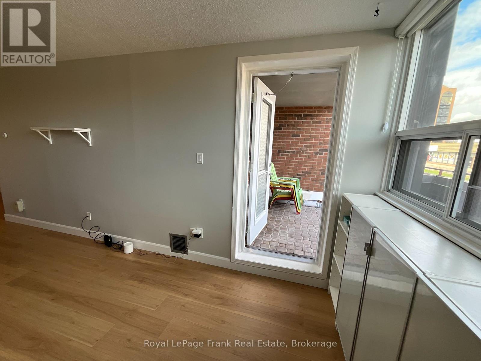 205 - 80 Athol Street E Property Photo 12