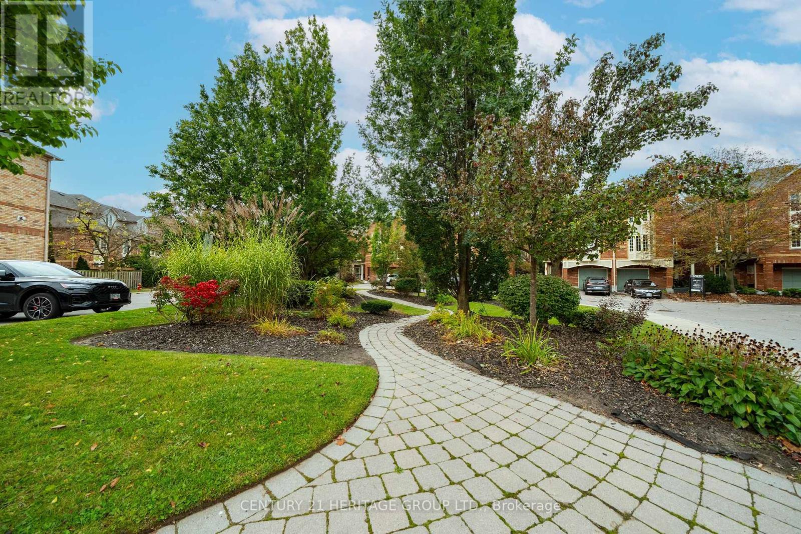 1 - 1 Guildpark Pathway Property Photo 3