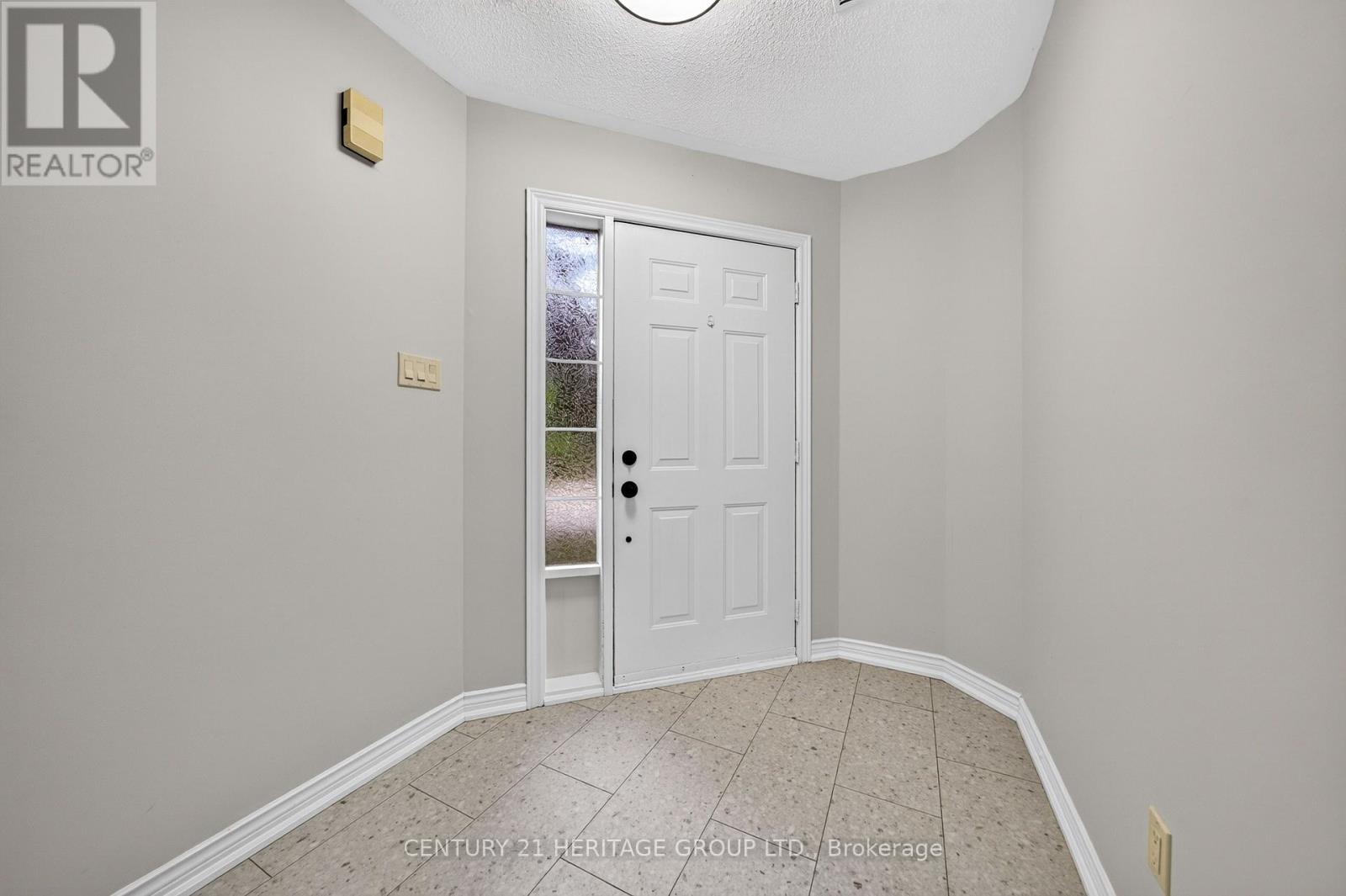 1 - 1 Guildpark Pathway Property Photo 5